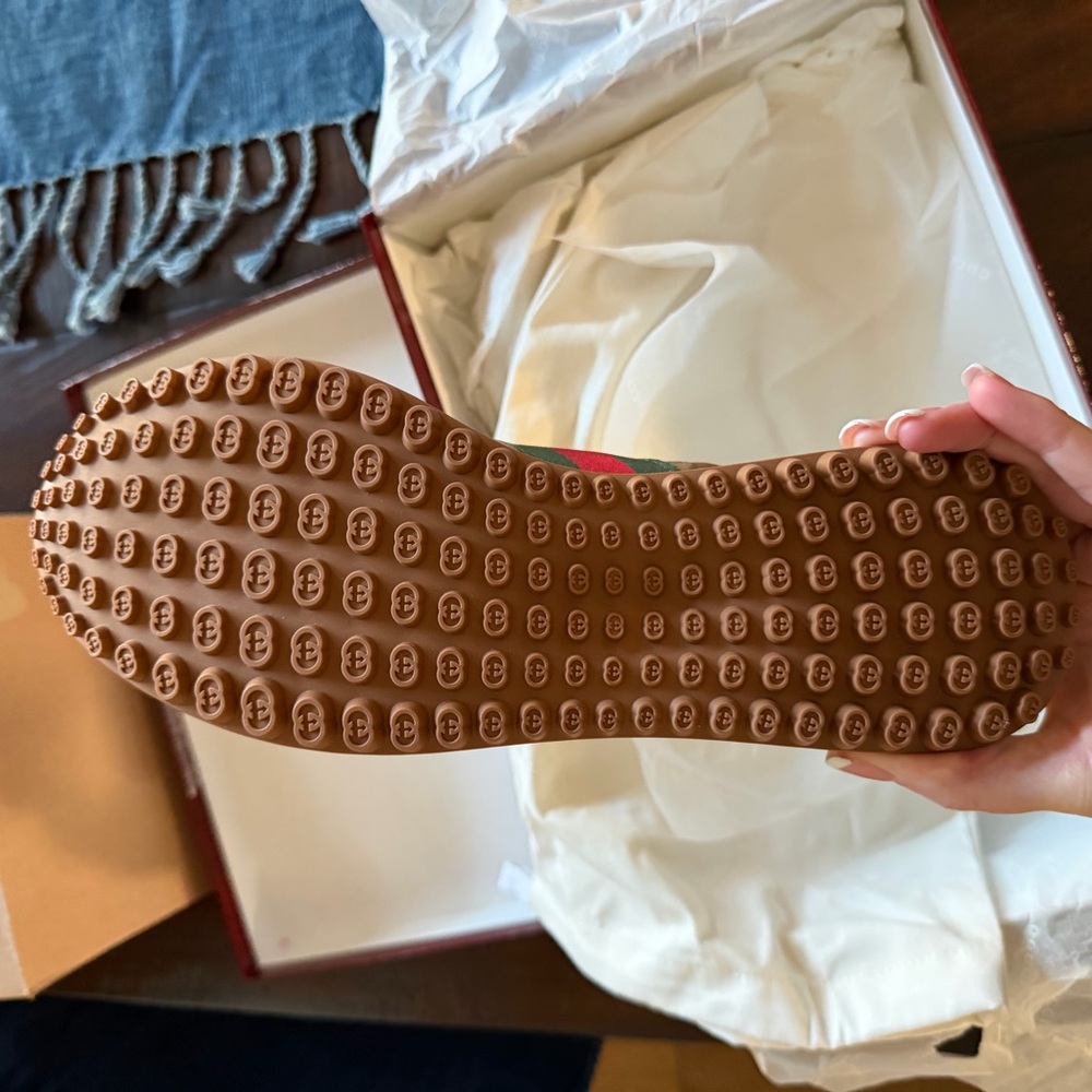 Gucci Glossy Red Packaging - Picture 7 of 10